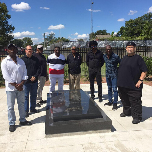 A-7132431-1556720096-6001