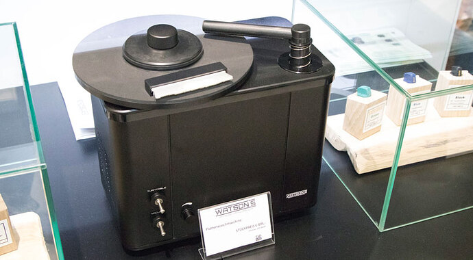 The-Watsons-Record-Cleaning-Machine-Breit
