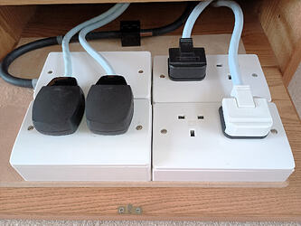 Power Dist Board & plugs