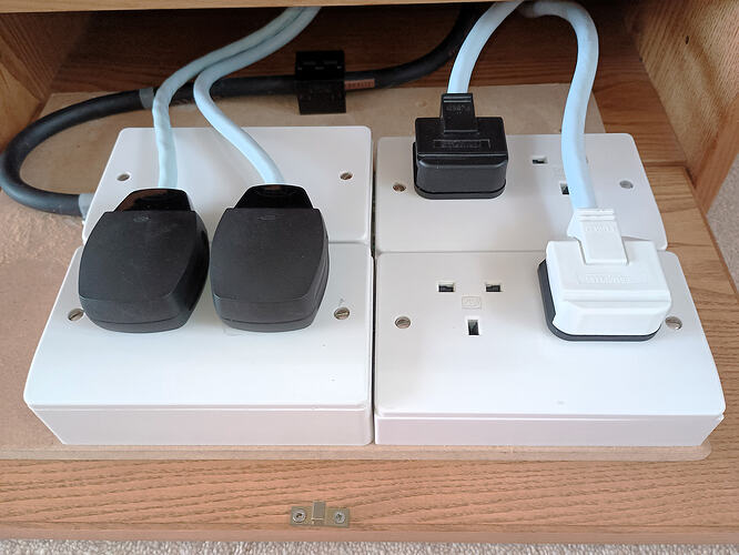 Power Dist Board & plugs