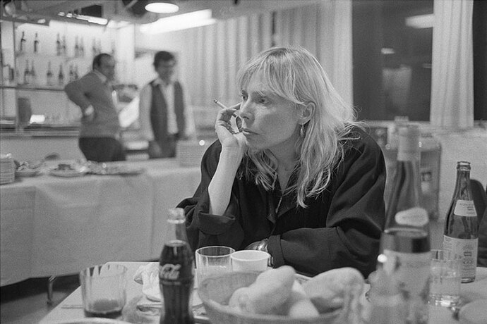Joni Mitchell Genoa cafe 1983
