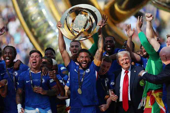 trump-trophy-lift-club-world-cup-chelsea
