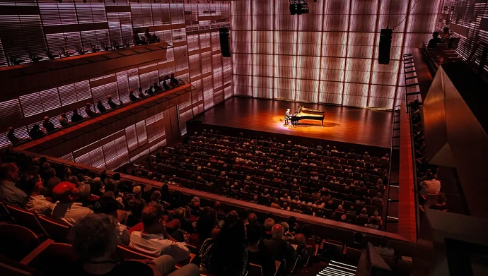 Muziekgebouw_aan__t_IJ_-_Grote_Zaal__c_Melle_Meivogel2