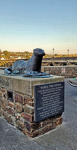 Tarka the Otter statue (2)